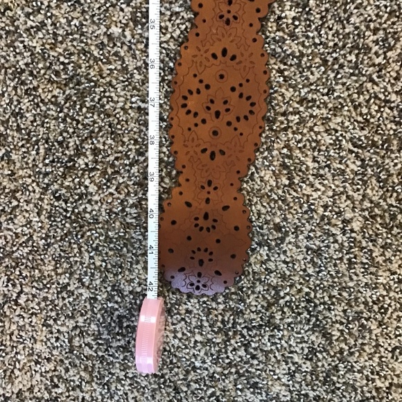 Women’s Brown Leather Adjustable Belt - Picture 2 of 5